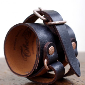 OIL CASE LEATHER WEIGHTLIFTING WRISTBAND 