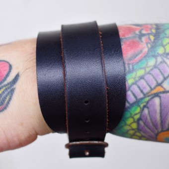 OIL CASE LEATHER WEIGHTLIFTING WRISTBAND 