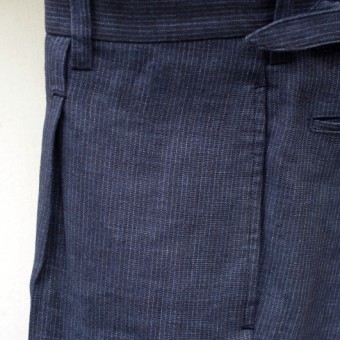 PLEATED SIDE BUCKLE TROUSER