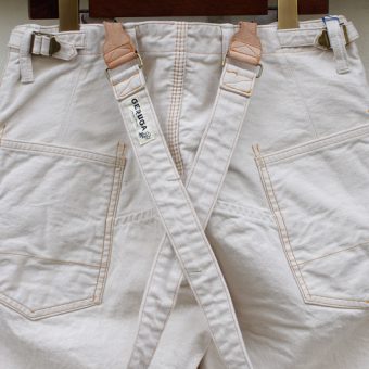 BELTLESS PANTS [ECRU DENIM]